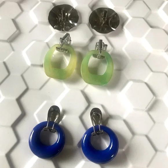 Vintage 80’svmod plastic hoops & geometric circle clip on earrings set of 3 - Picture 5 of 5